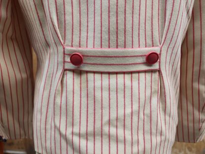 CARVEN
Outfit in cream fabric with fuchsia...