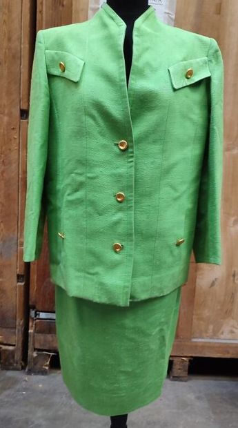 CARVEN
Outfit in green fabric with a single-breasted...