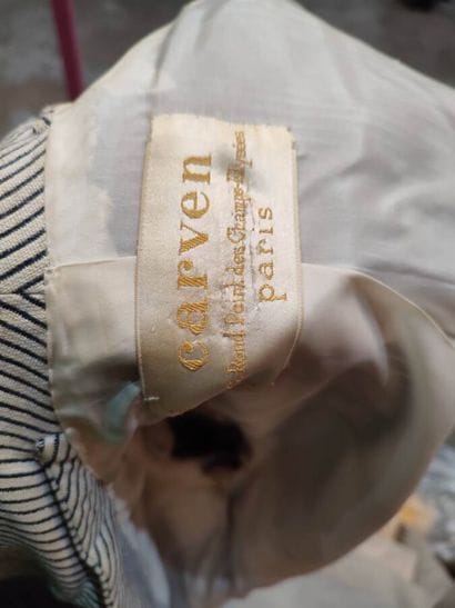 CARVEN
Outfit in black-striped white fabric...