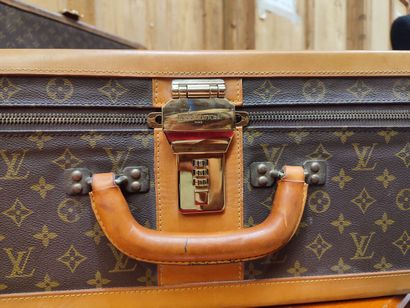 LOUIS VUITTON
Set of two soft suitcases and...