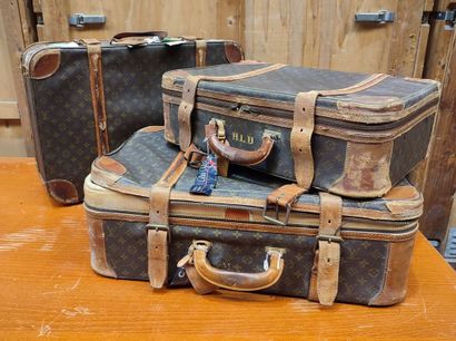 LOUIS VUITTON
Set of two soft suitcases and...