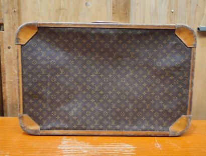 LOUIS VUITTON
Set of two soft suitcases and...