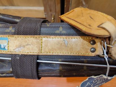 LOUIS VUITTON
Set of two soft suitcases and...