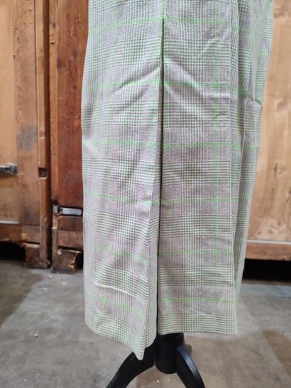 CARVEN
Outfit in grey and green Prince of...