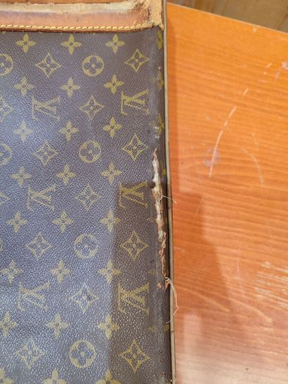LOUIS VUITTON
Set of two soft suitcases and...