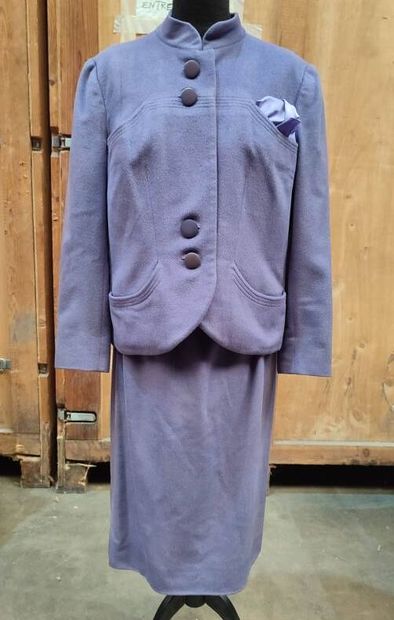 CARVEN
Outfit in parma felt with jacket and...