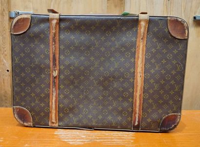 LOUIS VUITTON
Set of two soft suitcases and...