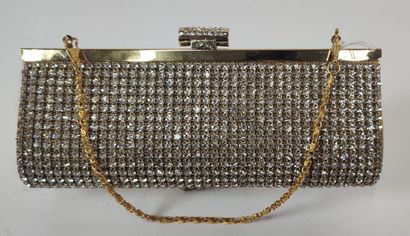 Set of three clutches including:
- A rigid...