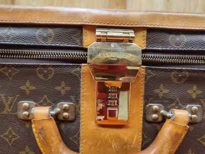 LOUIS VUITTON
Set of two soft suitcases and...