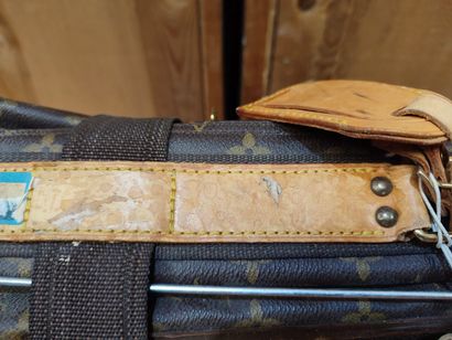 LOUIS VUITTON
Set of two soft suitcases and...