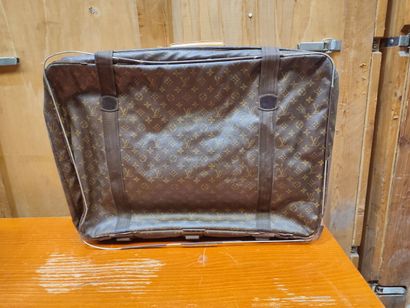 LOUIS VUITTON
Set of two soft suitcases and...