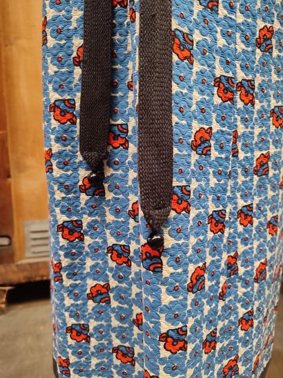 GIVENCHY boutique
Blue floral strapless dress

Size...