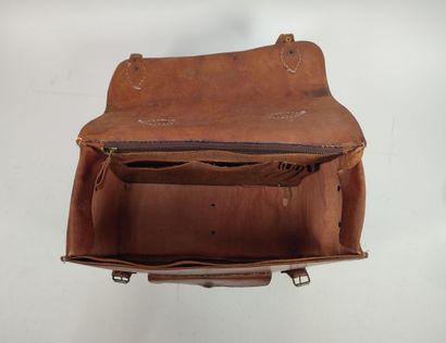 Leather bag with a small pocket on the front...