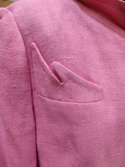 CARVEN
Outfit in pink fabric with snap-fastening...
