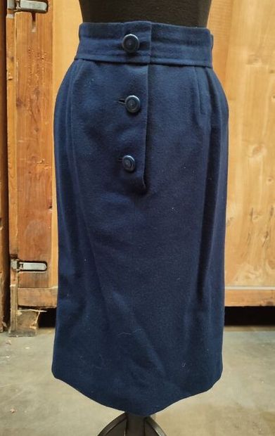 CARVEN
Outfit in navy blue felt with short...