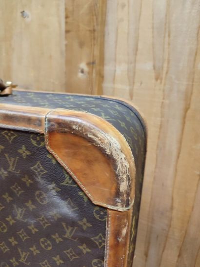 LOUIS VUITTON
Set of two soft suitcases and...