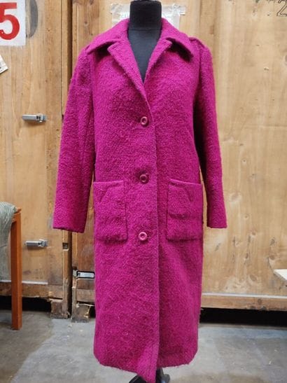 CARVEN
Mid-length coat in fuchsia wool
(wears)

Size...