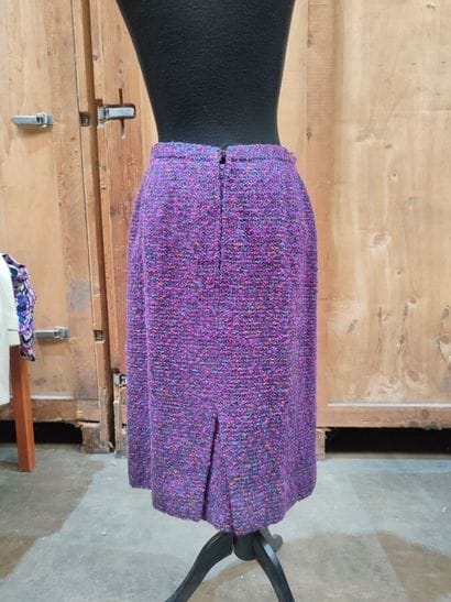 CARVEN
Outfit in purple fabric with jacket...