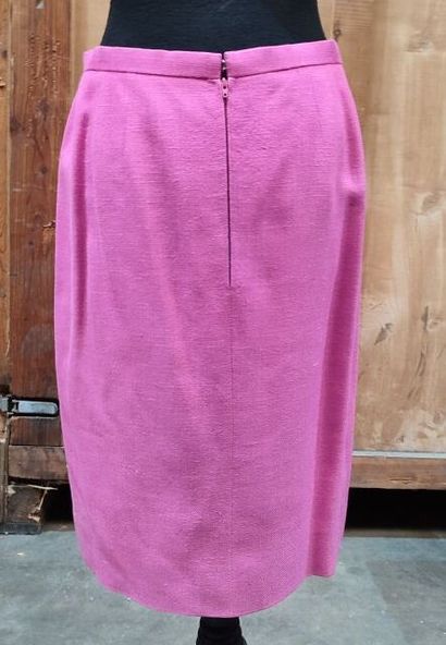 CARVEN
Outfit in pink and purple fabric with...
