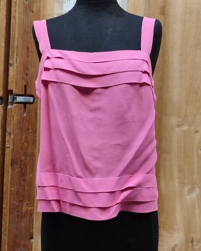 Set of tops including two CARVEN tops, one...