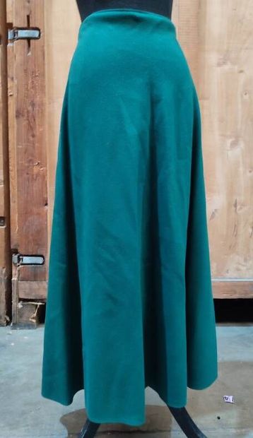 CARVEN
Lot of yellow fabric pants and a fir...