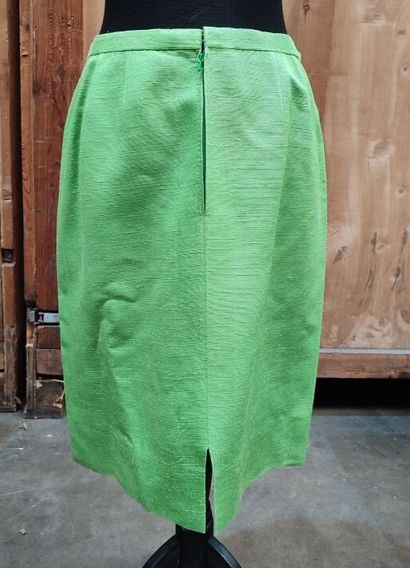 CARVEN
Outfit in green fabric with a single-breasted...