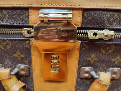 LOUIS VUITTON
Set of two soft suitcases and...