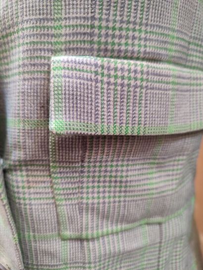 CARVEN
Outfit in grey and green Prince of...