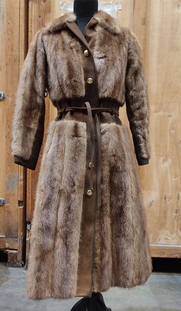 CARVEN
Slim-fitting, mid-length brown fur...