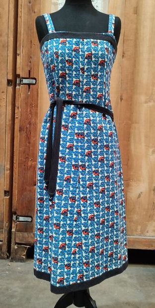 GIVENCHY boutique
Blue floral strapless dress

Size...