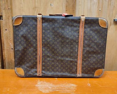 LOUIS VUITTON
Set of two soft suitcases and...