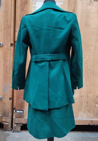 CARVEN
Set in green fabric consisting of...