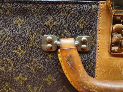 LOUIS VUITTON
Set of two soft suitcases and...