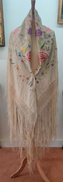Set of two fringed shawls comprising: 
-...
