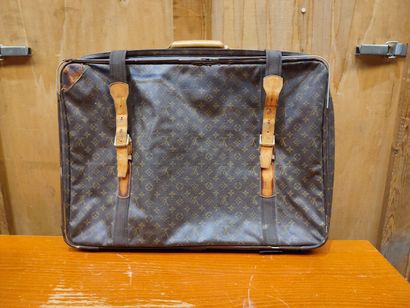 LOUIS VUITTON
Set of two soft suitcases and...
