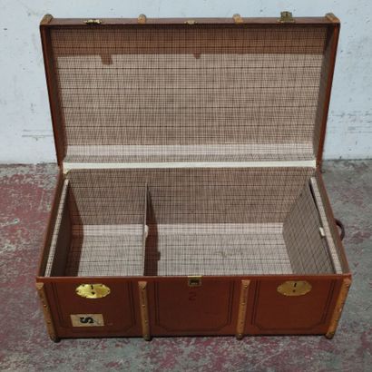 MADLER KOFFER
Travel trunk in painted canvas,...