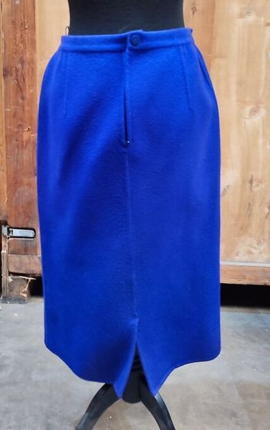 MILA SCHON DUE, Italy
Purple felt ensemble...