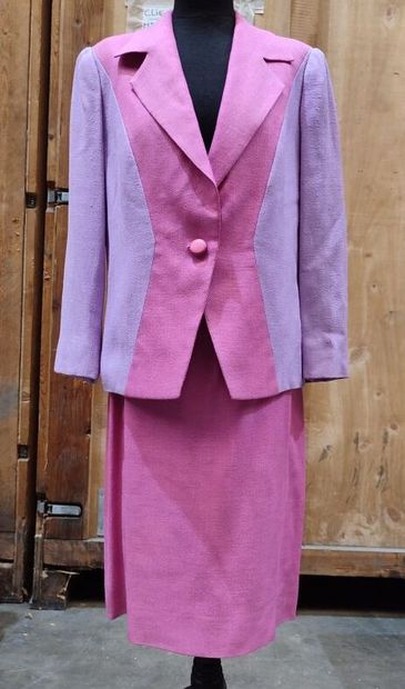 CARVEN
Outfit in pink and purple fabric with...