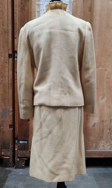 CARVEN
Set in yellow fabric with pleated...