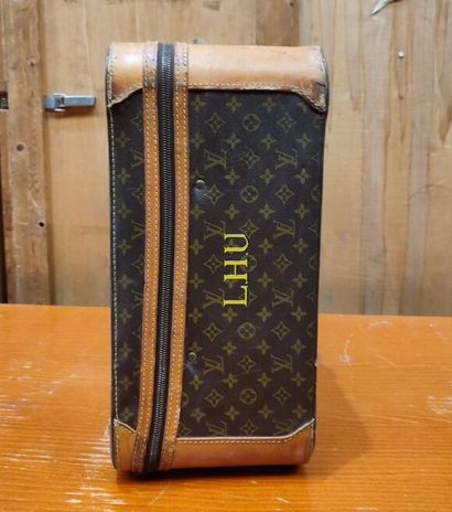LOUIS VUITTON
Set of two soft suitcases and...