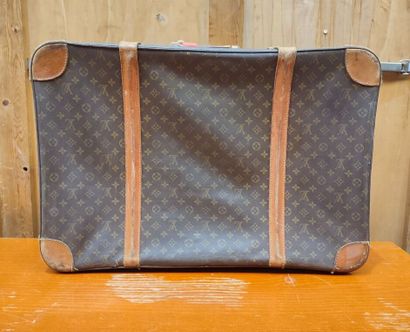 LOUIS VUITTON
Set of two soft suitcases and...