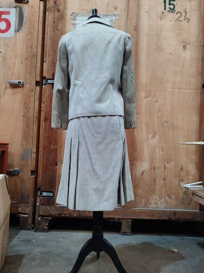 CARVEN
Outfit in black-striped white fabric...