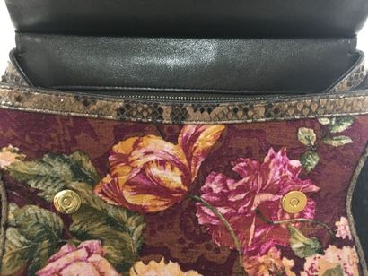 DOLCE & GABANA
Bag in imitation snake, velvet,...