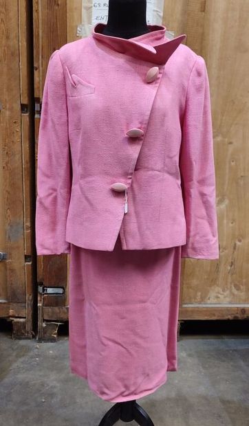CARVEN
Outfit in pink fabric with snap-fastening...