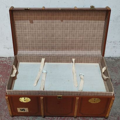 MADLER KOFFER
Travel trunk in painted canvas,...