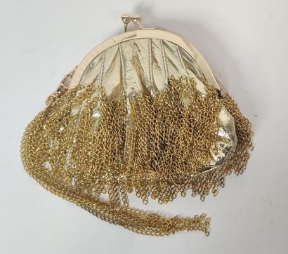 Set of three clutches including:
- A rigid...