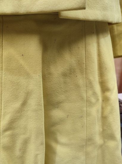 CARVEN
Outfit in yellow fabric with black...