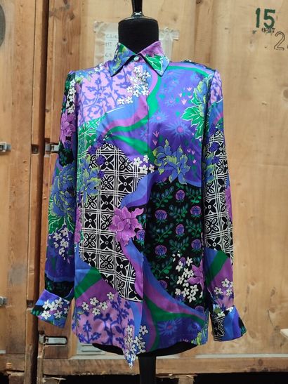 Lot of blouses including: 
- MILA SCHON DUE,...