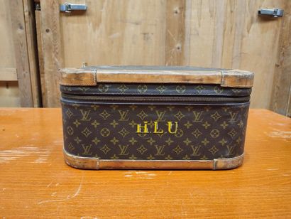 LOUIS VUITTON
Set of two soft suitcases and...