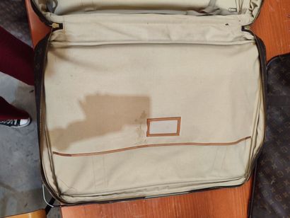 LOUIS VUITTON
Set of two soft suitcases and...
